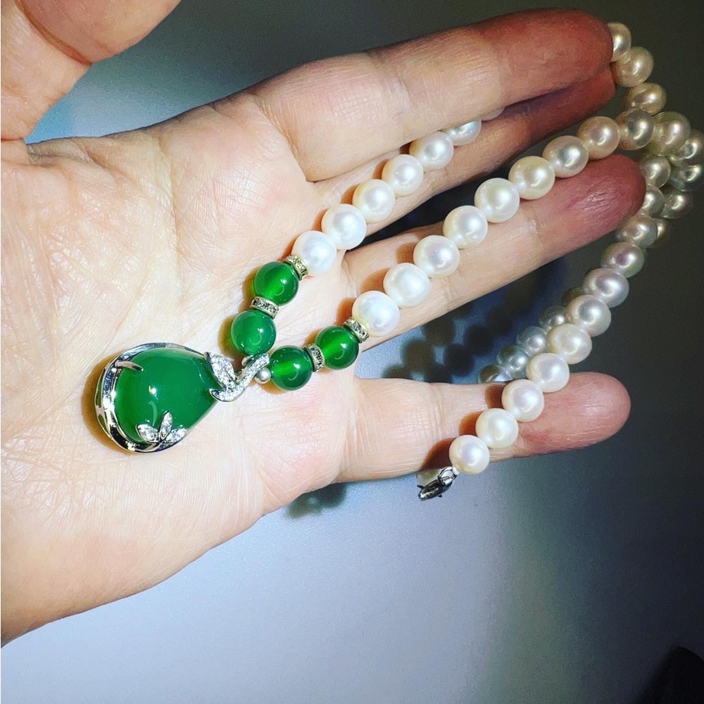 Natural freshwater pearls 8mm, green chalcedony 24x13mm in silver/CZ necklace